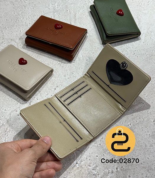 نمای داخلی کیف جا کارتی زنانه قلب رنگ خاکی کد 02870 خورشید کالکشن